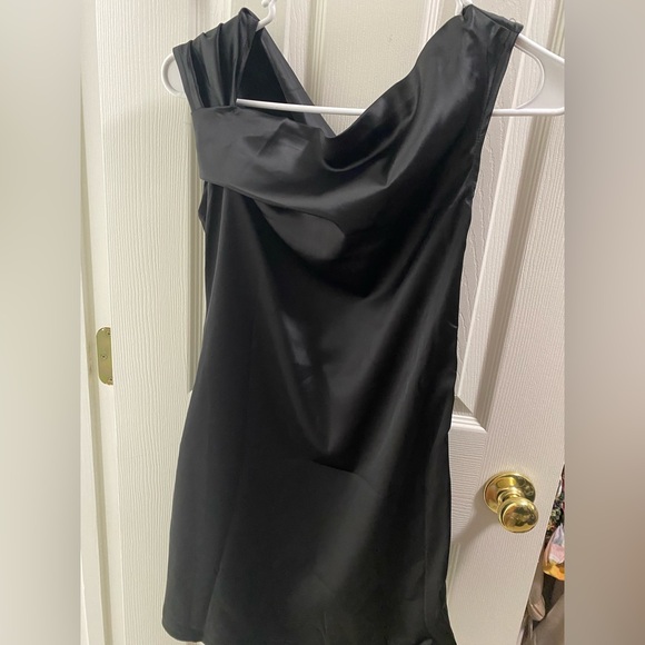 Asymmetrical satin black dress size xs - Picture 3 of 3